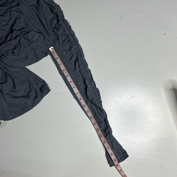 Lululemon Gray UPF Jersey Ruched Sunbeam Pullover size 4 - Picture 11 of 12